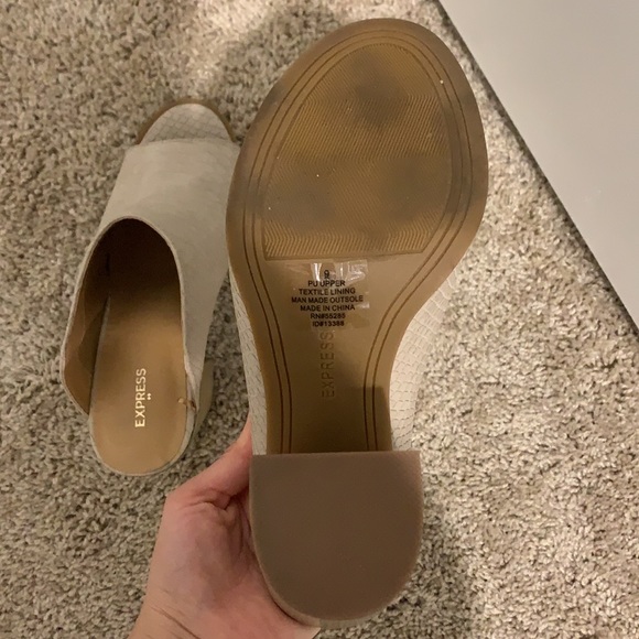 Size 9 - Picture 3 of 5